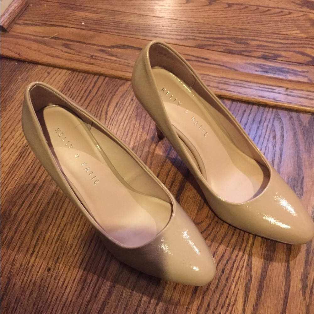 Kelly & Katie nude heels size 6.5